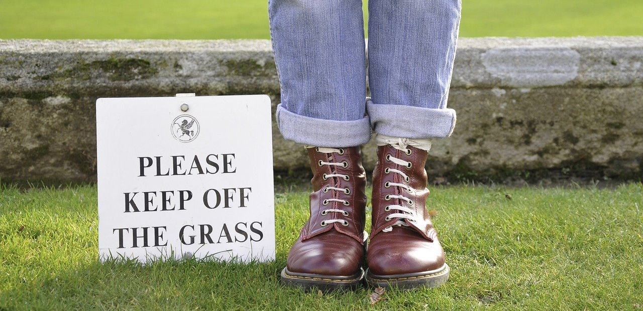 Please keep off the grass