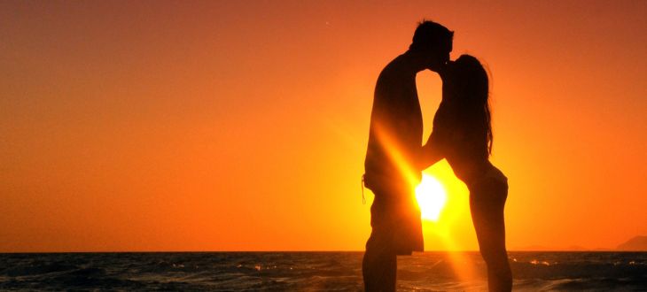 Romantic kiss sunset cliché 
